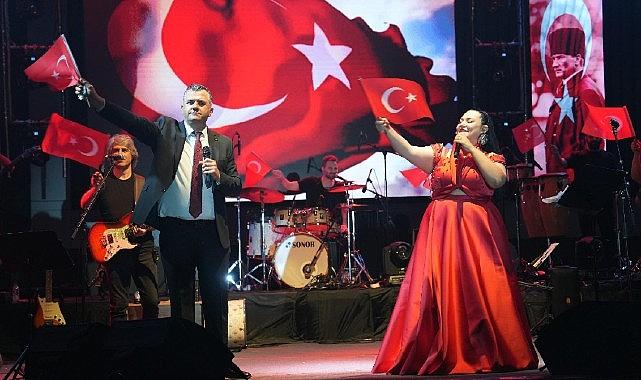 Tuğçe Kandemir Saray'ı salladı