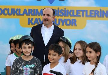 Başkan Altay 40 Gün Sabah Namazına Giderek Bisiklet Kazanan Çocuklarla Buluştu