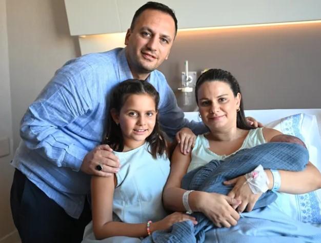 Başkan Eşki’den Mutlu Haber: İkinci Çocuk Sevinci Başkan Eşki’den Mutlu Haber: İkinci Çocuk Sevinci