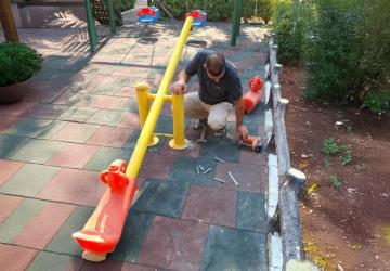 Adıyaman Belediyesi okul bahçelerini yeniliyor, çevre düzenlemelerini yapıyor