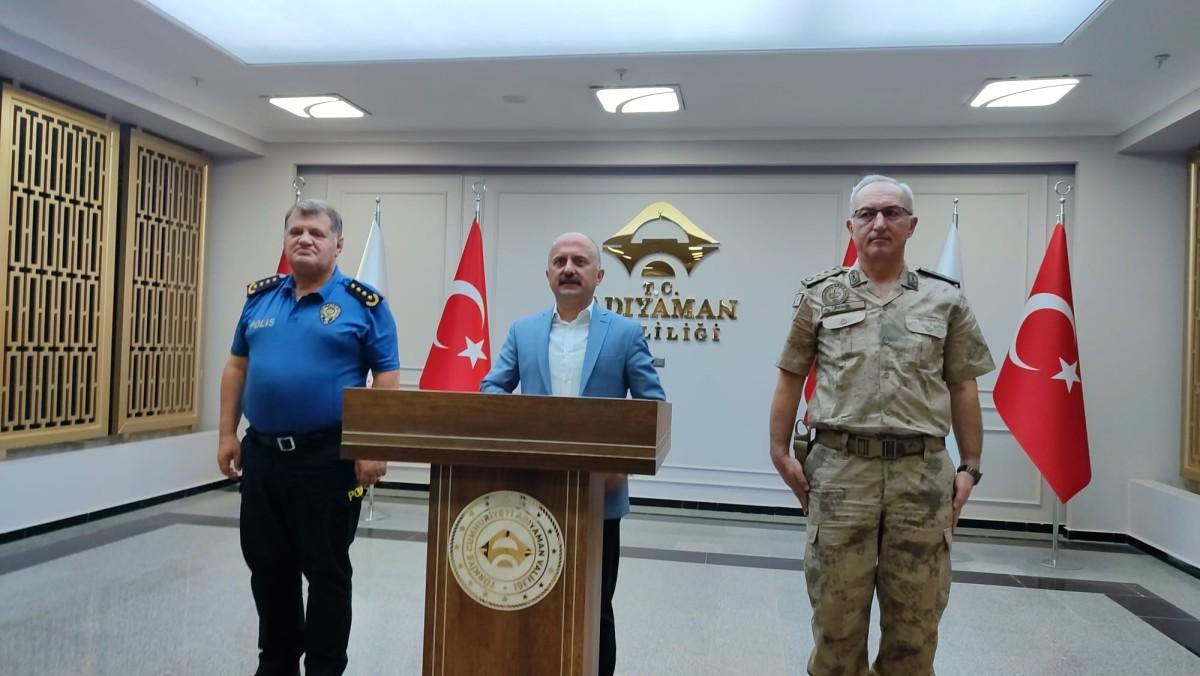 Adıyaman’da asayiş toplantısı: Son bir ayda 340 aranan şahıs yakalandı, 42 milyon TL ceza uygulandı - Videolu Haber Adıyaman’da asayiş toplantısı: Son bir ayda 340 aranan şahıs yakalandı, 42 milyon TL ceza uygulandı - Videolu Haber