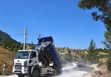 Kemer Ovacık Mahallesi'nin 3.5 kilometrelik yolu asfaltla buluştu