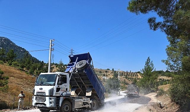 Kemer Ovacık Mahallesi'nin 3.5 kilometrelik yolu asfaltla buluştu Kemer Ovacık Mahallesi'nin 3.5 kilometrelik yolu asfaltla buluştu
