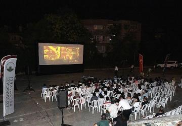 Osmangazi'de yaz akşamları sinema ile şenleniyor