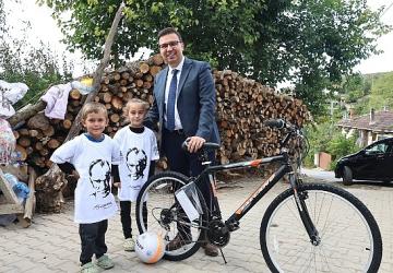 Nilüfer Belediyesi'nden minik Hamza'ya bisiklet sürprizi