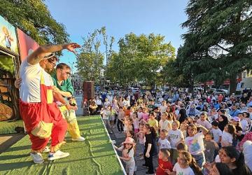 Gölcük'te Okul Yolu Şenliğe Dönüşüyor