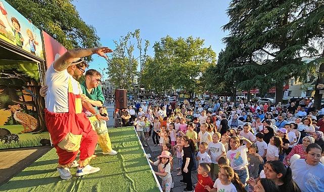 Gölcük'te Okul Yolu Şenliğe Dönüşüyor