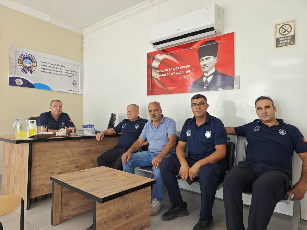 Zabıta Haftası kapsamında Kahta Otogar Zabıta Karakolu’na ziyaret Zabıta Haftası kapsamında Kahta Otogar Zabıta Karakolu’na ziyaret