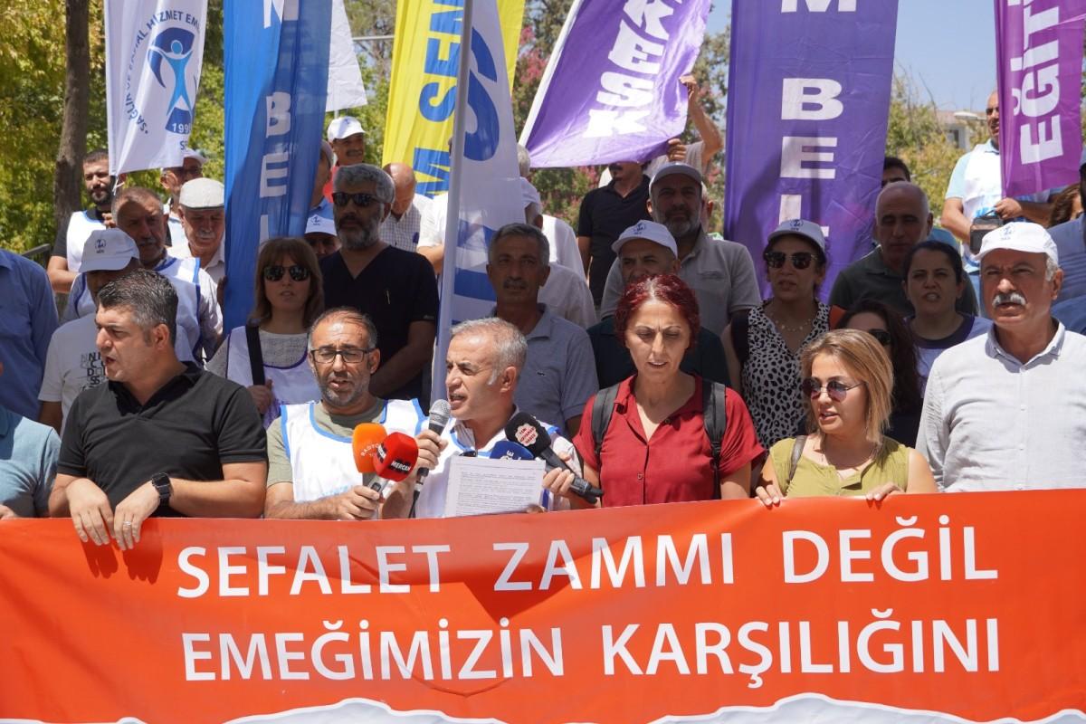 KESK: ‘Kapı kulu değil, emekçiyiz; sefalet, yoksulluk ve güvencesizlik teklifine karşı g(ö)revdeyiz’ - Videolu Haber KESK: ‘Kapı kulu değil, emekçiyiz; sefalet, yoksulluk ve güvencesizlik teklifine karşı g(ö)revdeyiz’ - Videolu Haber