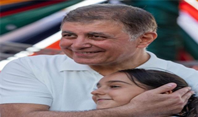 Başkan Tugay 94. İEF'de çocukları misafir etti