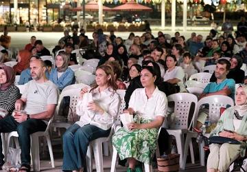 "Gülen Gözler" Milli İrade Meydanı'nda keyif verdi