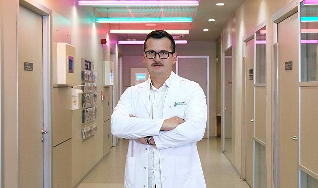 Cep telefonu kamburluğu: Yeni neslin sessiz tehlikesi!