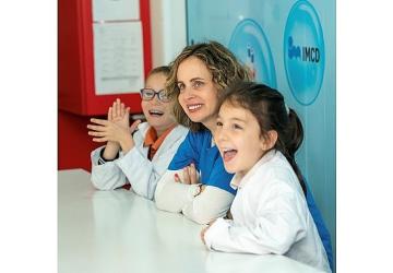 IMCD, Bilim Ateşböceği Tırı ve Kalıcı Bilim Sınıflarıyla Çocukların Kalbine Bilim Tohumları Ekmeye Devam Ediyor