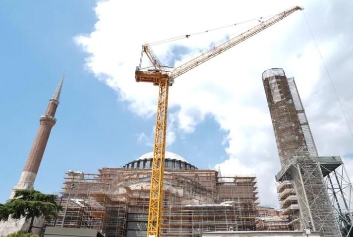 Ayasofya’da restorasyon ve güvenlik çalışmaları hızla sürüyor Ayasofya’da restorasyon ve güvenlik çalışmaları hızla sürüyor