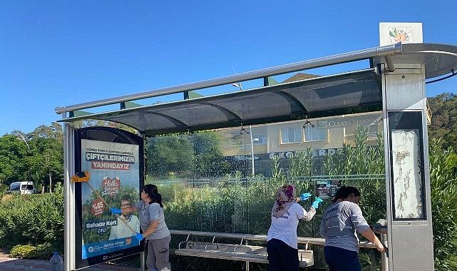 Kemer'de otobüs durakları temizleniyor Kemer'de otobüs durakları temizleniyor