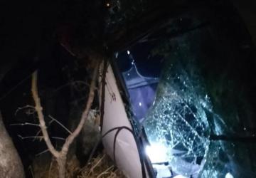 Besni’de sürücünün aracı şarampole uçtu: 2 yaralı