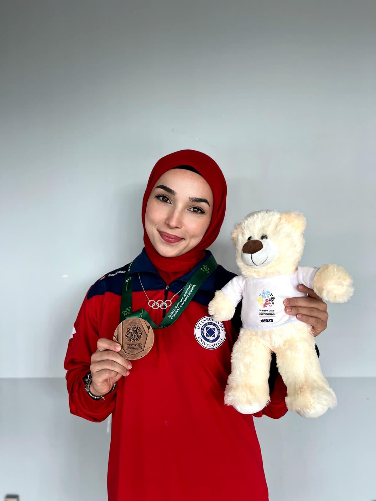 Büyükşehir Sporcusu Keydanur, Avrupa 3.’sü Oldu Büyükşehir Sporcusu Keydanur, Avrupa 3.’sü Oldu