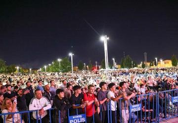 Ferdi Tayfur Şarkıları Bu Kez Açık Havada Binlerce Sanatseverle Buluştu