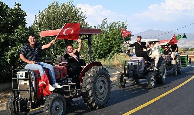 Başkan Dutlulu Ilgın Mahallesi'nde Traktör Konvoyu ile Karşılandı Başkan Dutlulu Ilgın Mahallesi'nde Traktör Konvoyu ile Karşılandı