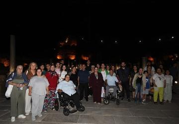 Efes Selçuk Belediyesi'nden Engelsiz Bireylere Efes'te Gece Yolculuğu