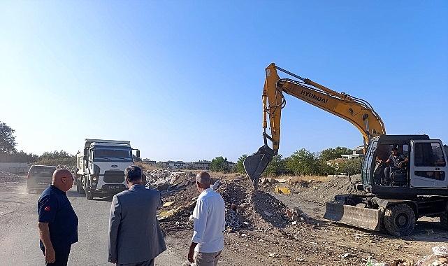 Edremit Belediyesi'nden moloz temizliği
