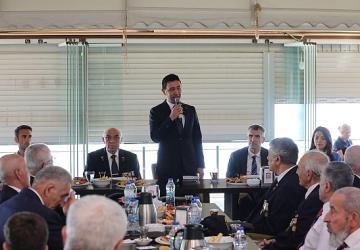 Başkan Önal, gazilerle bir araya geldi