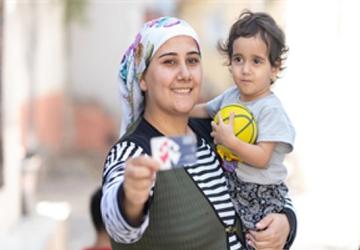 Anne Kart sayesinde çocuklarıyla sokağa çıkabiliyorlar