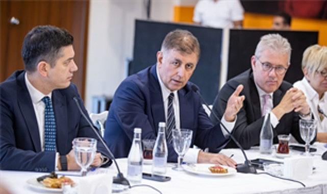 Başkan Tugay: İzmir'in kabuğunu kırması, öncü kent olması için çalışıyoruz
