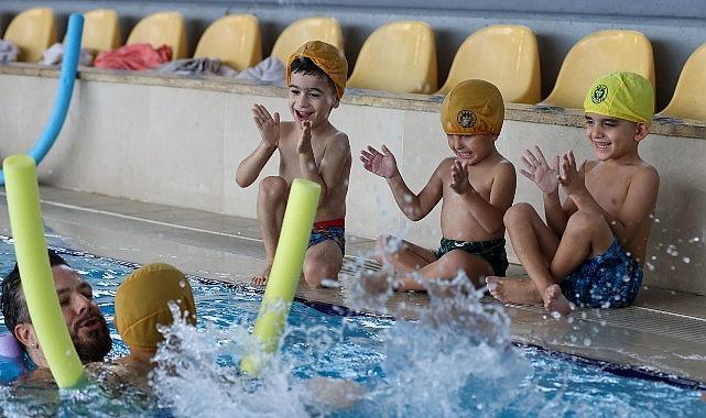 Buca'nın miniklerine ücretsiz eğitimden sonra şimdi de havuz keyfi