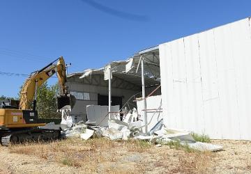 Ürünlü'de 2 kaçak yapı yıkıldı