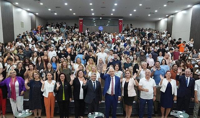 Rektör Prof. Dr. Necdet Budak çiçeği burnunda Egelilerle oryantasyon programı kapsamında buluşuyor