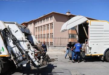 Buca'da 24 saat kesintisiz temizlik