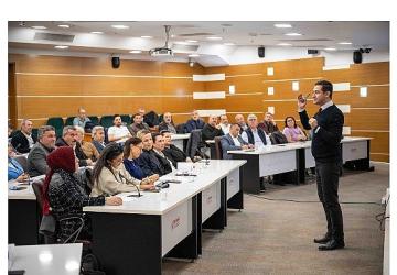 İzmirli muhtarlar Bornova Muhtarlar Akademisi'nde buluştu