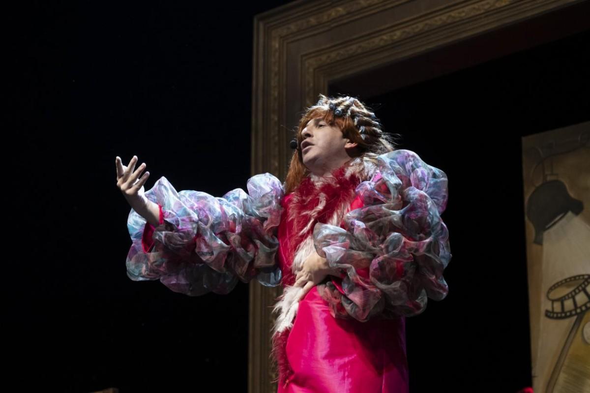 ‘Eyvah Nadir’ Mersin’de Sahneye Çıktı