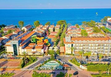 Kemer'de Çevre Duyarlılığı Ödülle Taçlandı: Crystal Aura Aqua Collection'a Anlamlı Plaket