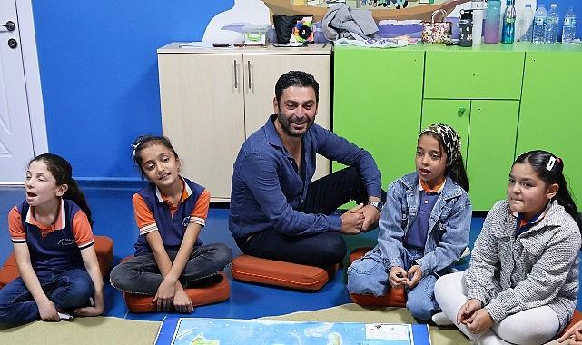 TEGV Gönüllü Elçisi oyuncu Ozan Akbaba, TEGV Mardin Midyat Öğrenim Birimi'nde çocuklarla buluştu
