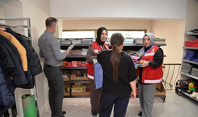 İhtiyaç sahibi öğrencilere kırtasiye yardımı İhtiyaç sahibi öğrencilere kırtasiye yardımı