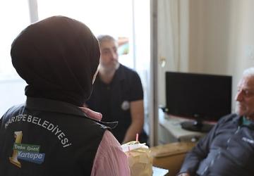 Kartepe Belediyesi'nden Anlamlı Doğum Günü Sürprizi