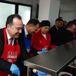 Büyükşehir'den Demirci'de Sosyal Belediyecilik Adımı: Kent Lokantası, Halk Mandıra ve Halk Ekmek Vatandaşların Hizmetine Açıldı