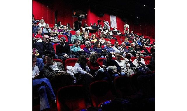 Ayvalık Belediye Tiyatrosu'ndan Çarpıcı Bir Prömiyer: “Müdahil" Perde Dedi