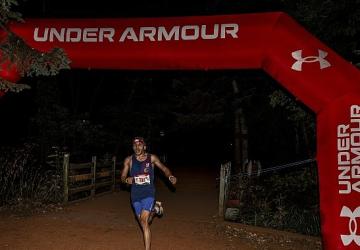 Yüzlerce Koşucu 18. Under Armour Gece Koşuları'nda Sınırları Zorladı