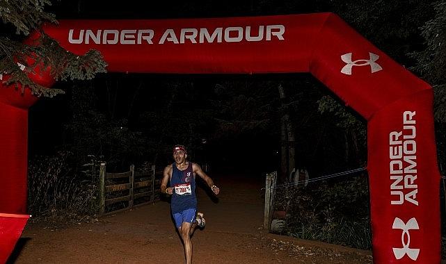 Yüzlerce Koşucu 18. Under Armour Gece Koşuları'nda Sınırları Zorladı