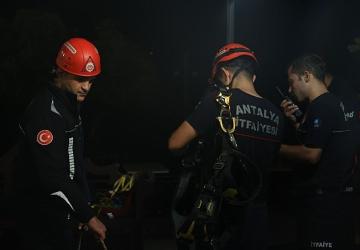 Antalya İtfaiyesi'nden nefes kesen kurtarma operasyonuna destek