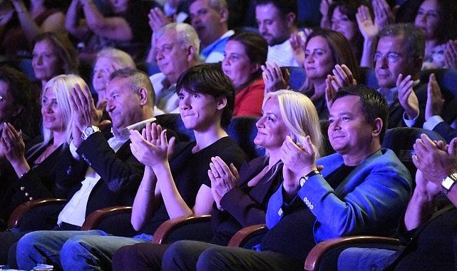 Sanat Güneşi Zeki Müren Osmangazi'de en sevilen şarkılarıyla anıldı