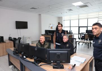 Adıyaman Valisi Osman Varol Emniyet Müdürlüğü'nde karla mücadele çalışmalarını takip etti