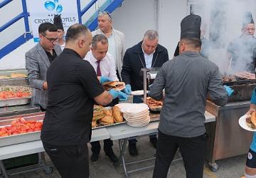 Başkan Topaloğlu'ndan sporculara mangal partisi