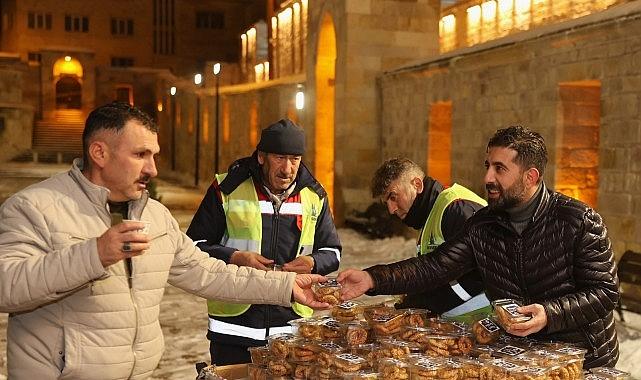 Miraç Gecesi'nde Kandil Simidi ve Şerbet Dağıtıldı