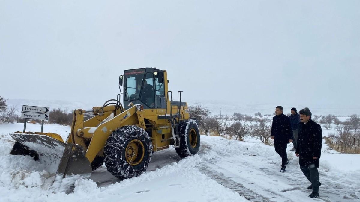 Besni Kaymakamı karla mücadele çalışmalarını yerinde denetledi