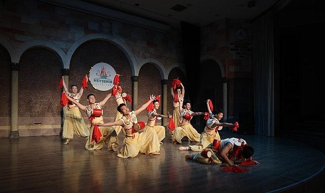 Çin Kültürü Dans Eşliğinde Sanatseverlerle Buluştu Çin Kültürü Dans Eşliğinde Sanatseverlerle Buluştu