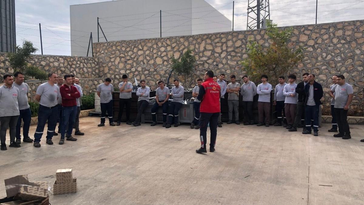 Besni İtfaiyesi’nden fabrika personeline yangın eğitimi